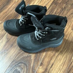 Hardly used black north face boots
